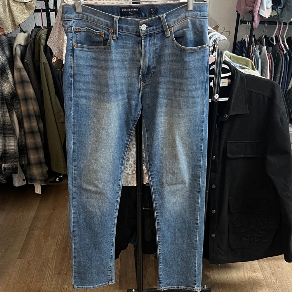 Lucky Brand Men's 410 Athletic Tapered Jeans 32X32
